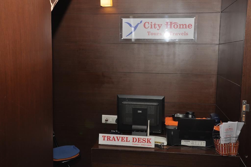 Hotel City *